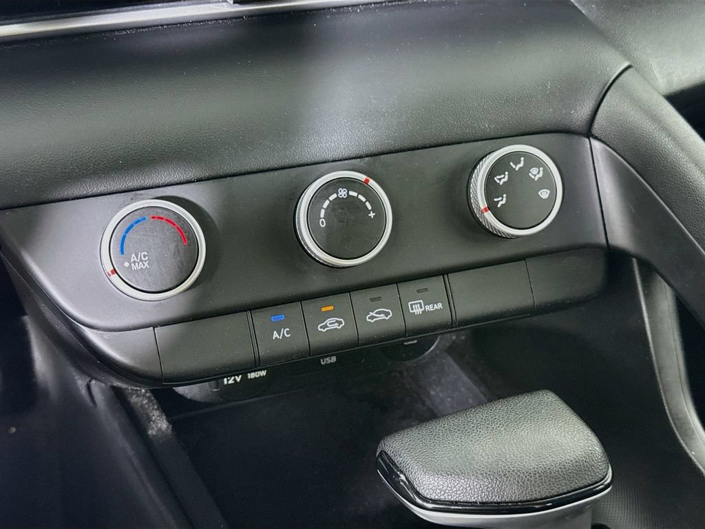 Certified 2024 Hyundai Elantra SE FWD image 7