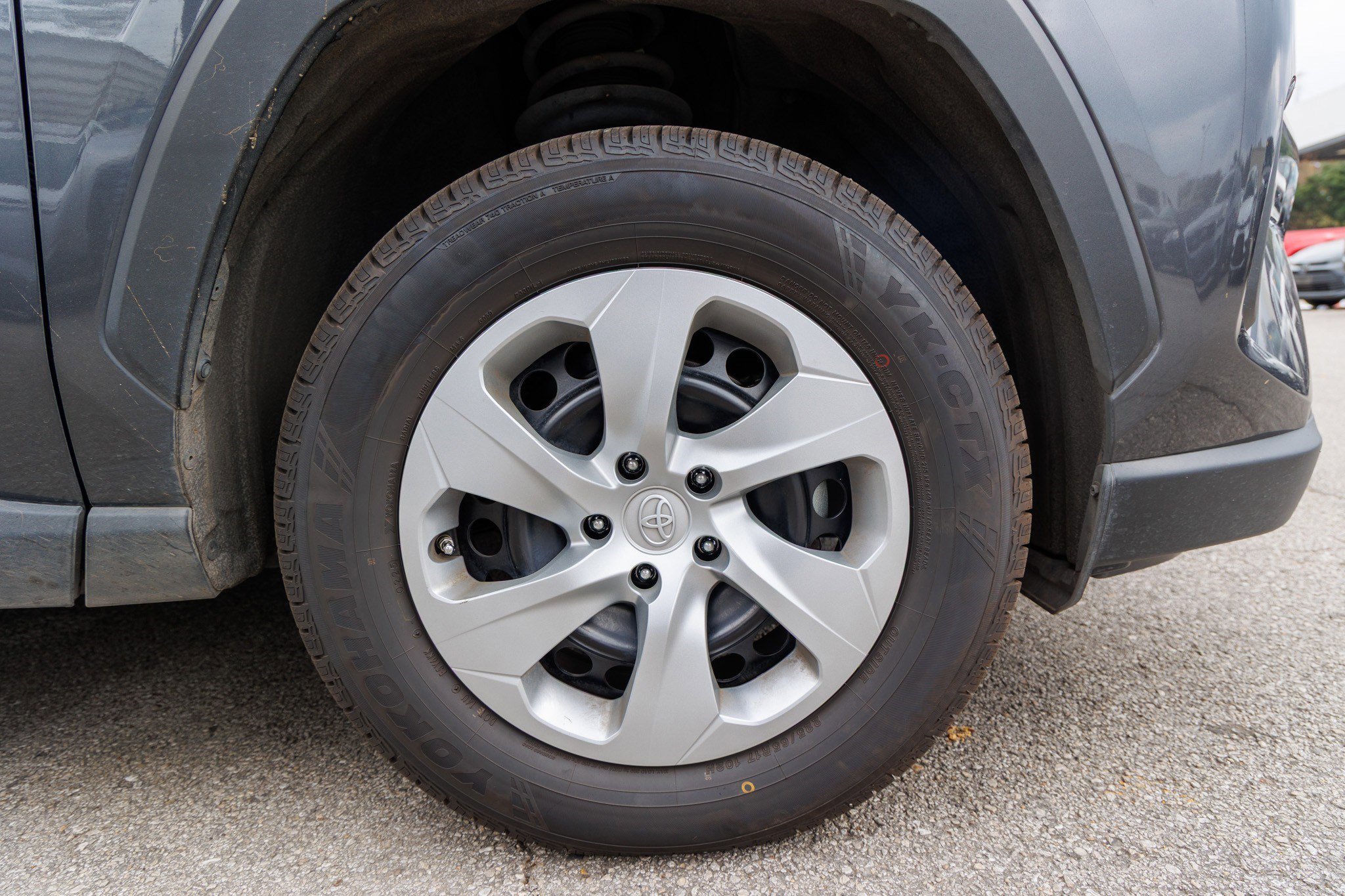 Used 2020 Toyota RAV4 LE image 13