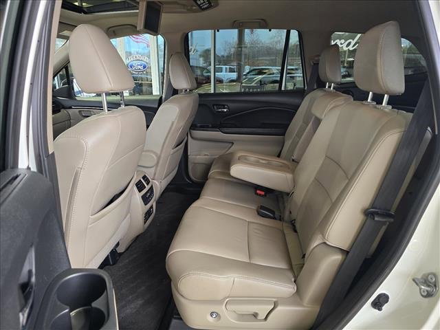 Used 2017 Honda Pilot Touring image 11