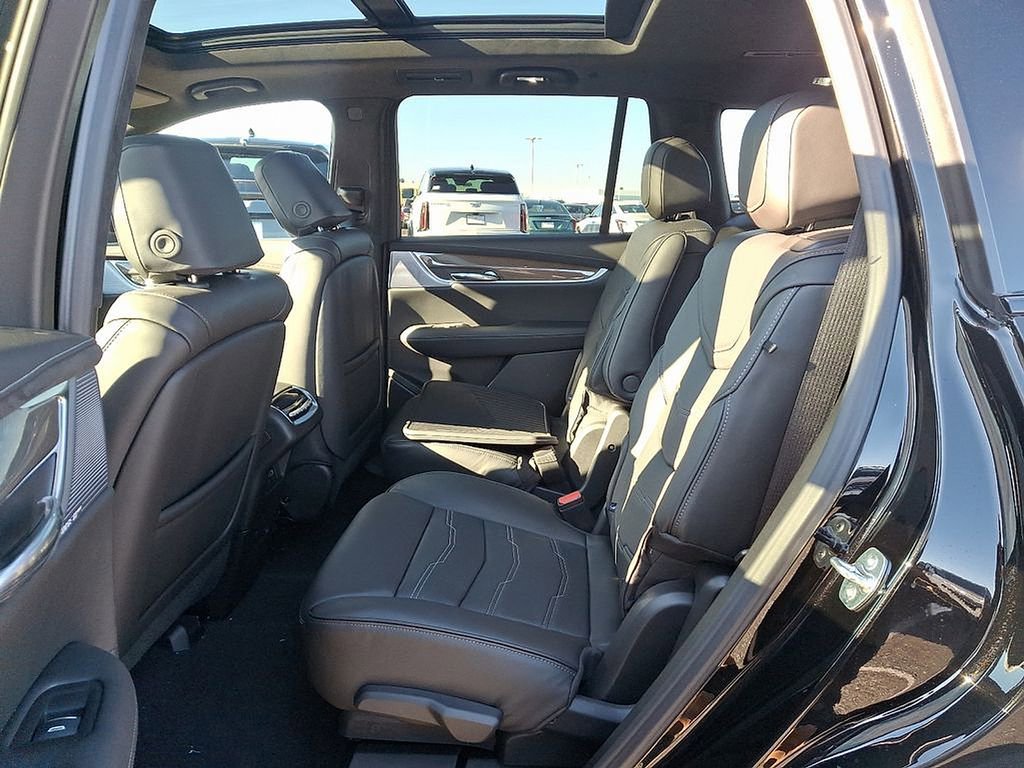 Used 2025 Cadillac XT6 Sport w/ Platinum Package AWD/4WD image 5