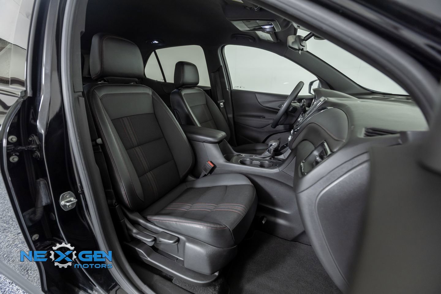 Used 2023 Chevrolet Equinox RS FWD image 39
