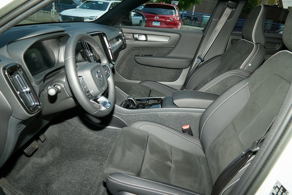 Certified 2023 Volvo XC40 Recharge Ultimate w/ Protection Package Premier image 14
