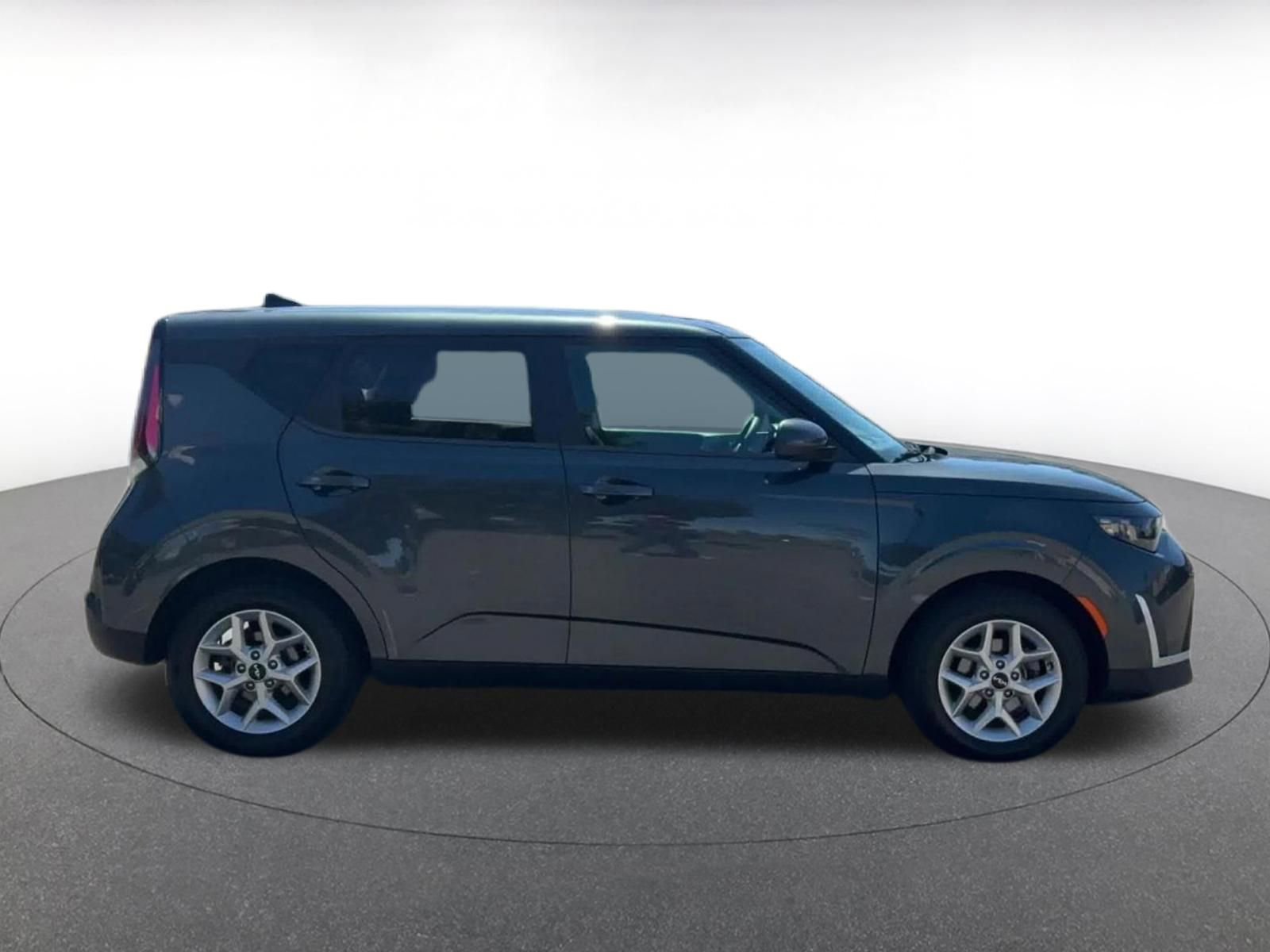 Used 2025 Kia Soul LX w/ LX Technology Package image 16