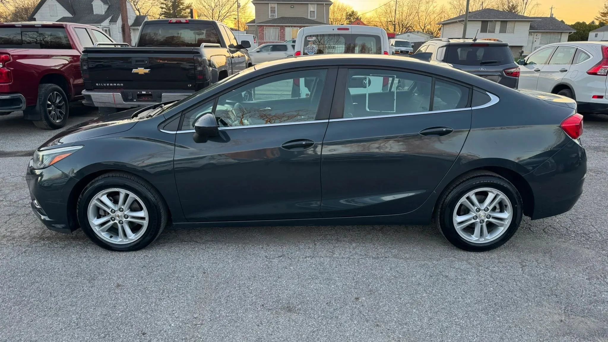 Used 2017 Chevrolet Cruze LT w/ Convenience Package image 2