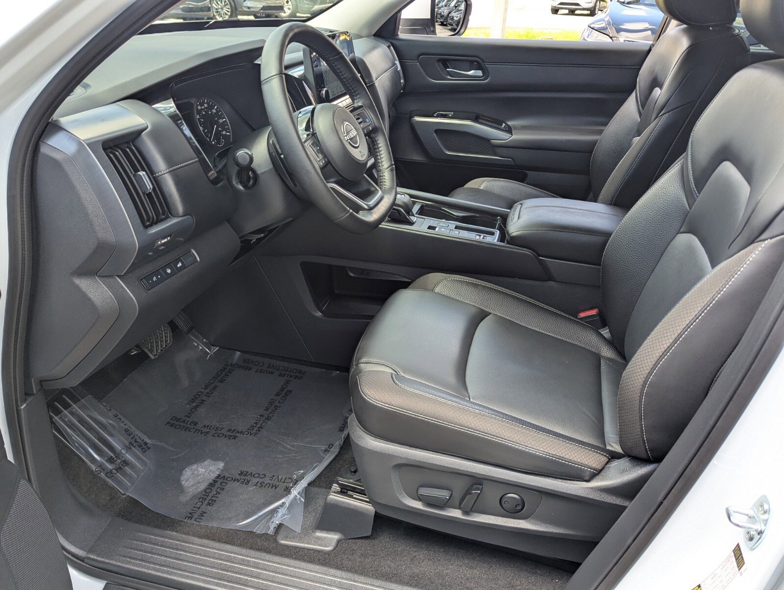 Certified 2025 Nissan Pathfinder SL FWD image 9