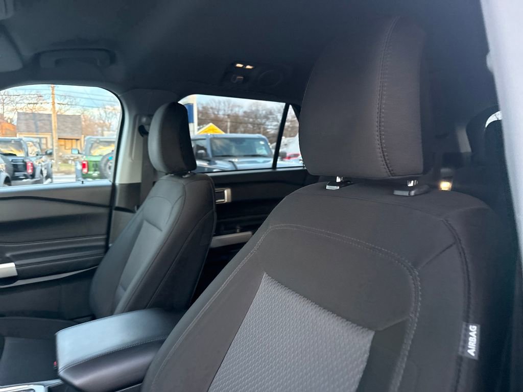 Used 2023 Ford Explorer XLT AWD/4WD image 23
