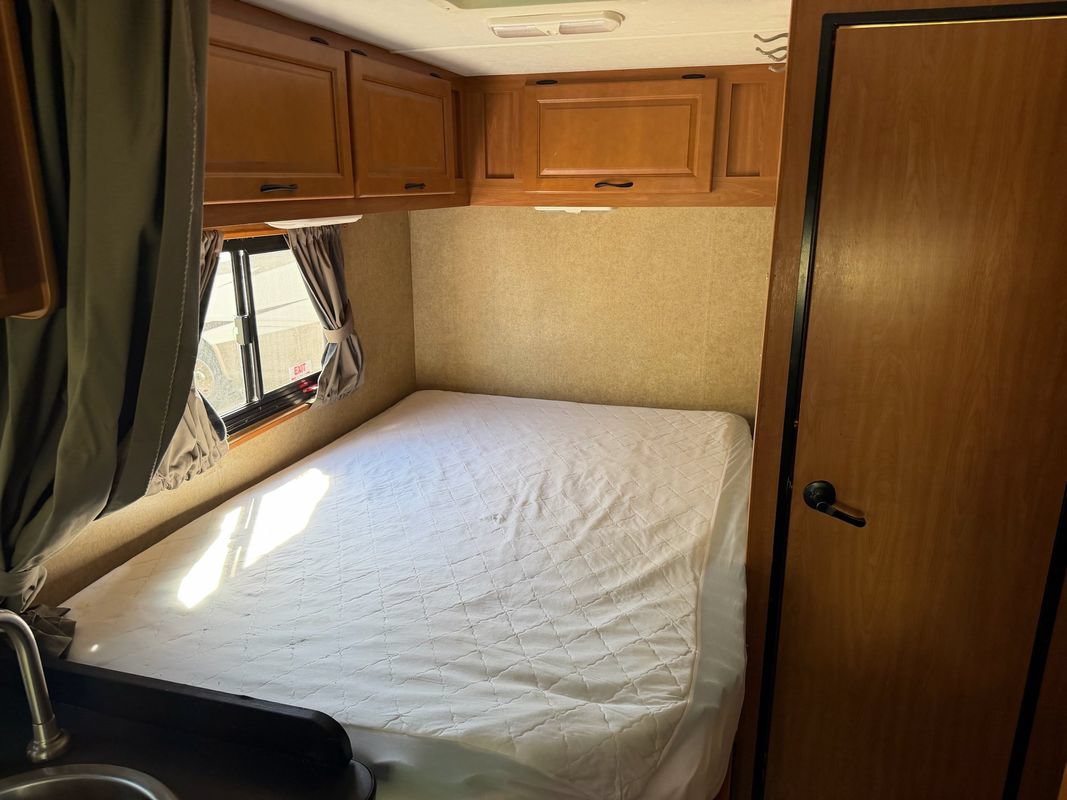 Used 2015 Ford E-350 and Econoline 350 Super Duty RWD image 25