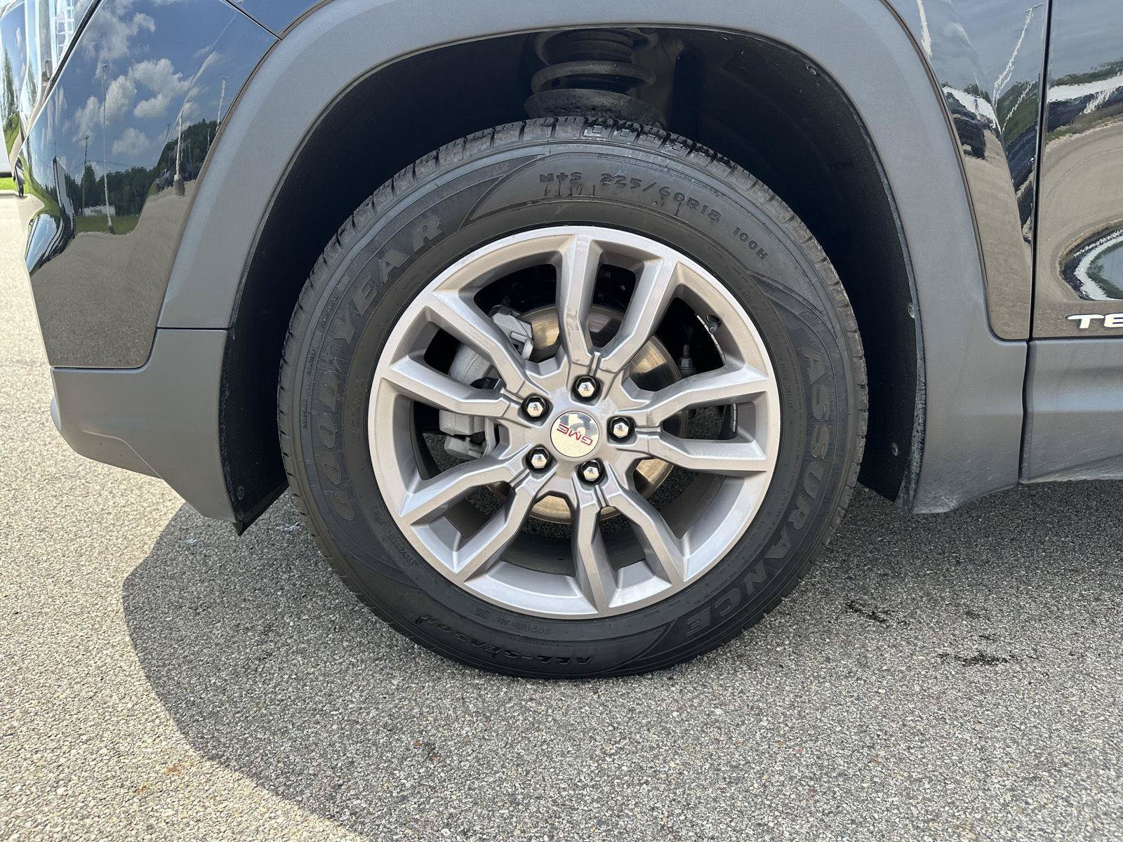 Used 2024 GMC Terrain SLT AWD/4WD image 5