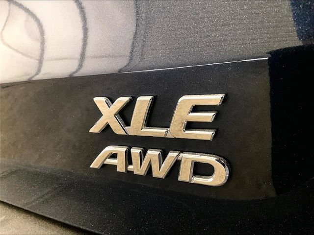 Used 2018 Toyota Sienna XLE w/ XLE Navigation Package AWD/4WD image 14