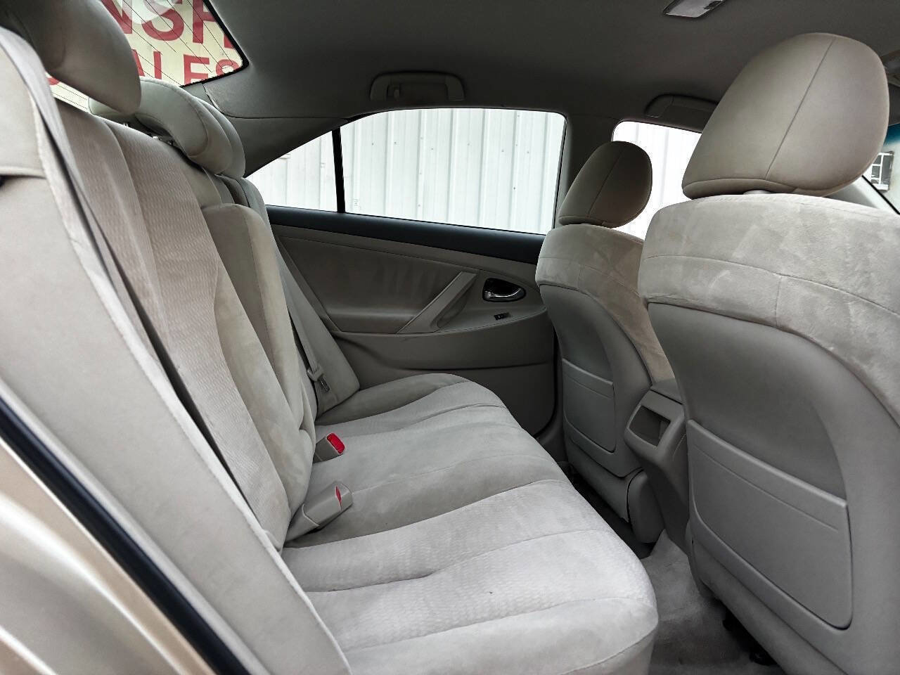 Used 2011 Toyota Camry LE image 59