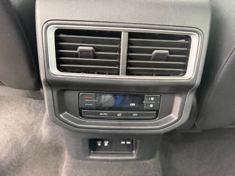 Used 2025 Volkswagen Atlas SE AWD/4WD image 11