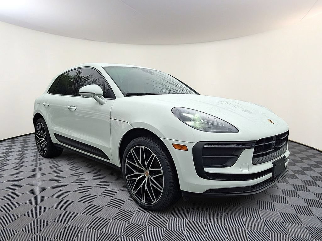 Used 2024 Porsche Macan AWD/4WD image 1