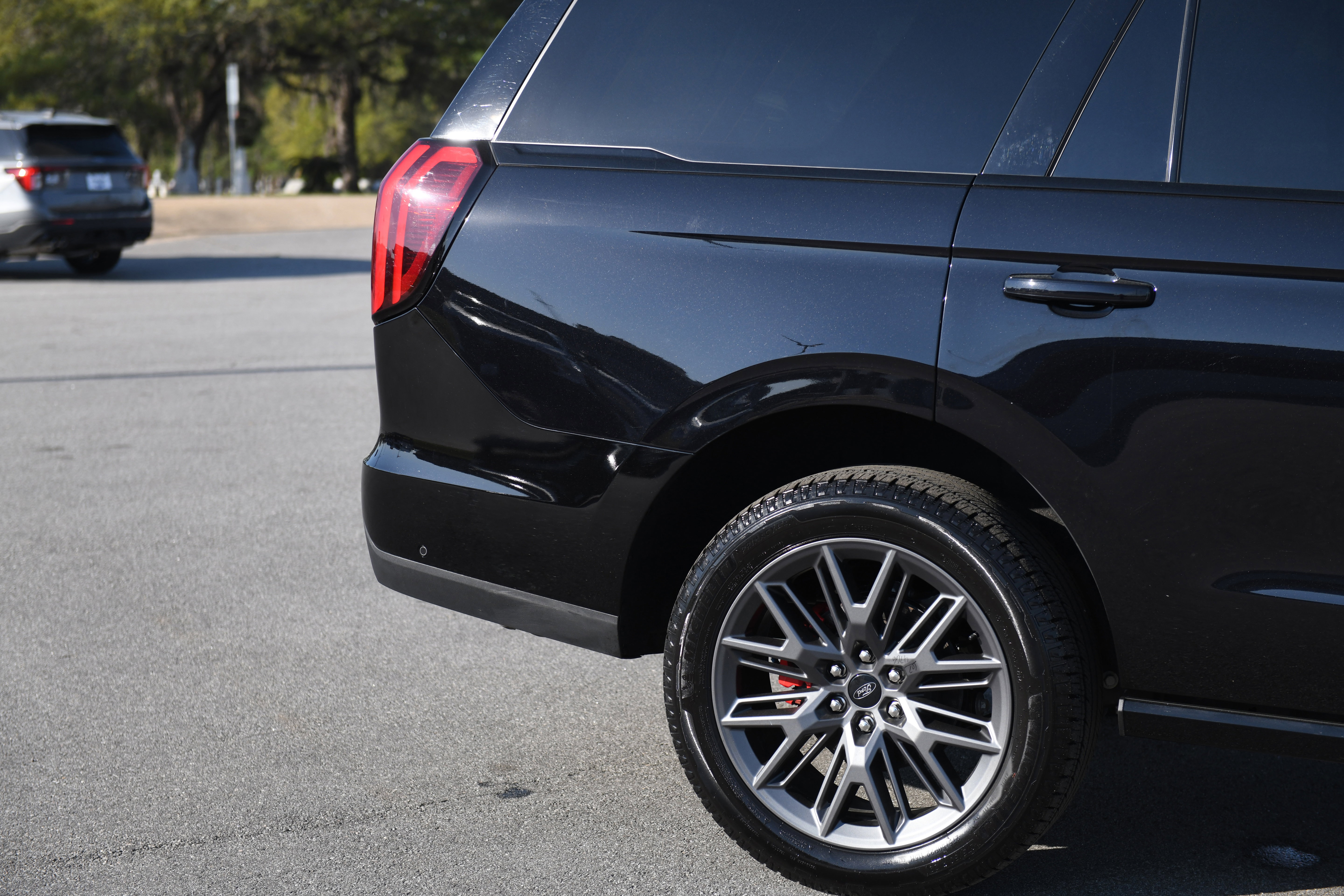 Used 2025 Ford Expedition Platinum w/ Stealth Performance Package image 4