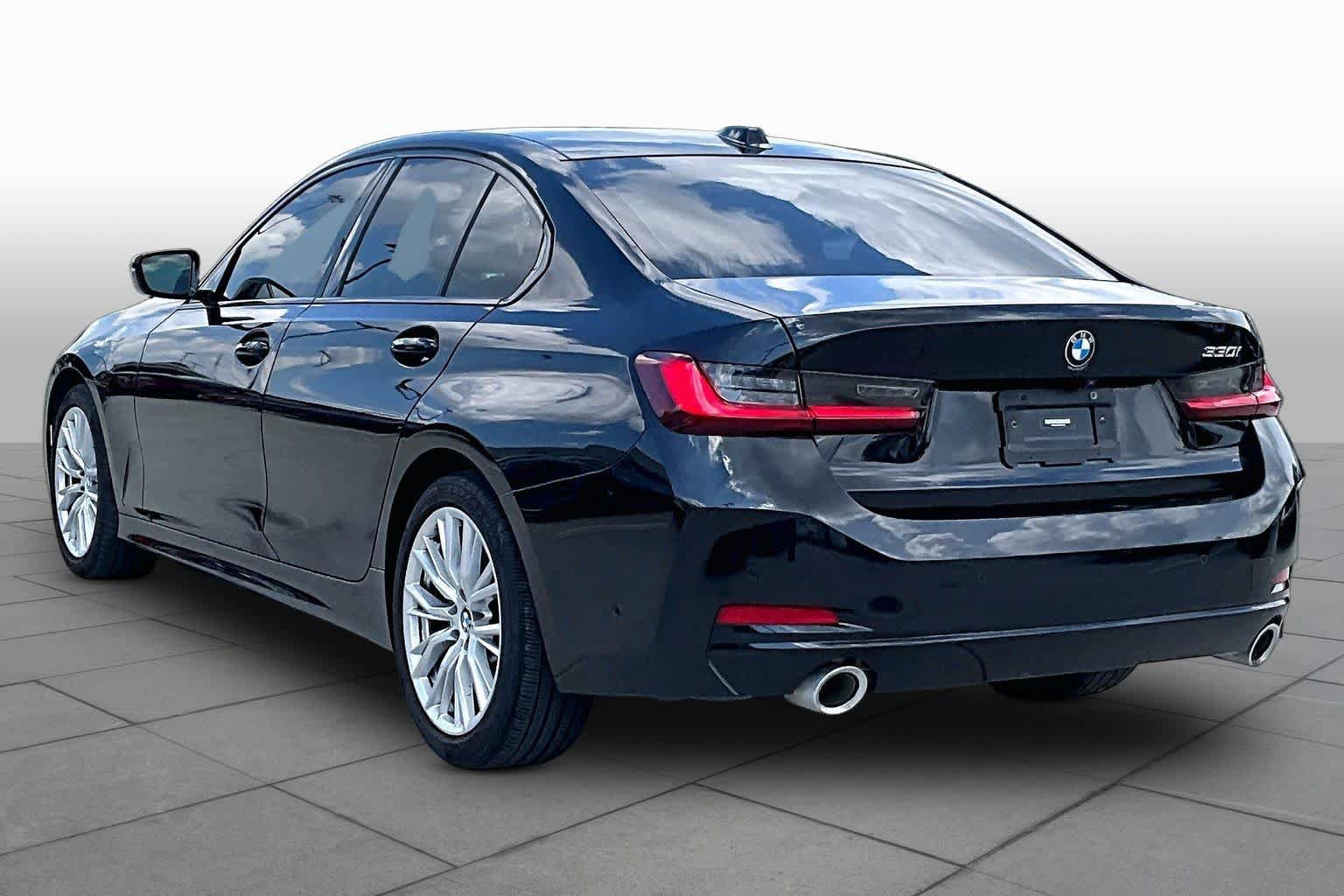 Used 2023 BMW 330i Sedan w/ Parking Assistance Package RWD image 11