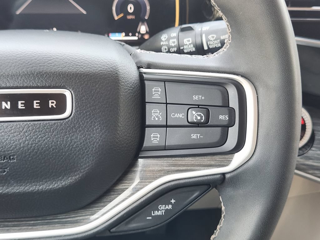 Used 2022 Jeep Wagoneer Series III w/ Premium Group I AWD/4WD image 33