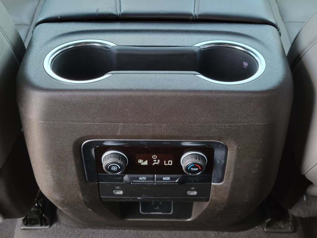 Used 2024 Chevrolet Suburban LT RWD image 16
