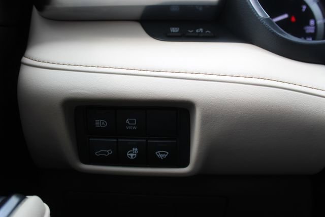 Used 2020 Toyota Highlander Limited image 16