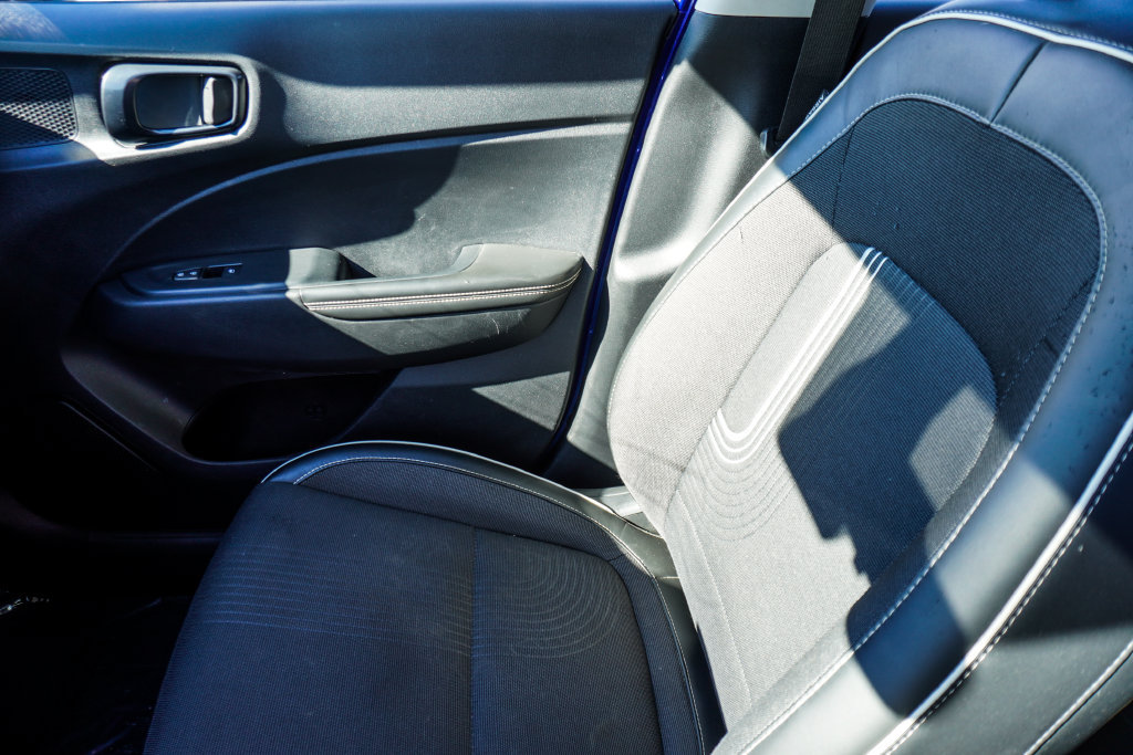 Used 2025 Hyundai Venue Limited FWD image 25
