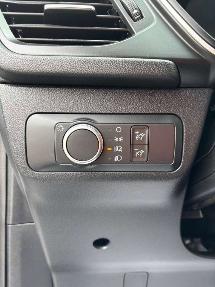 Used 2020 Ford Escape SE image 16