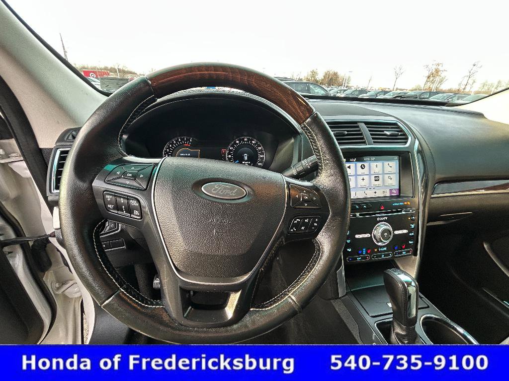 Used 2017 Ford Explorer Platinum image 16