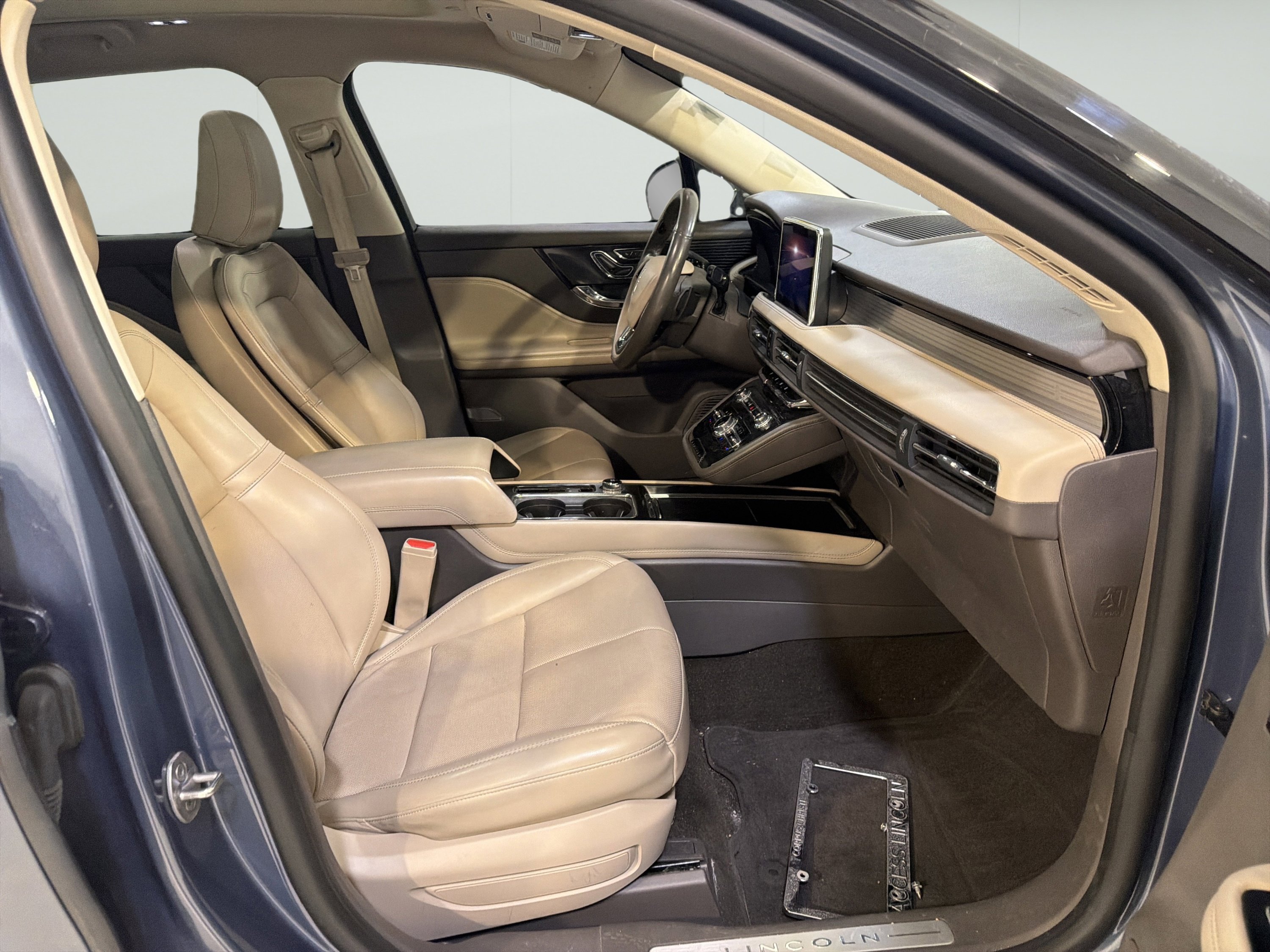 Used 2022 Lincoln Corsair FWD w/ Premium Package image 12