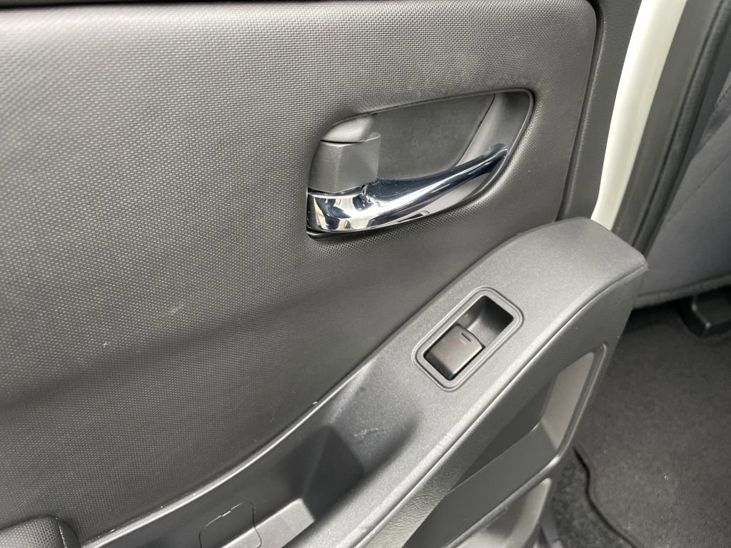 Used 2023 Nissan Frontier SV image 41