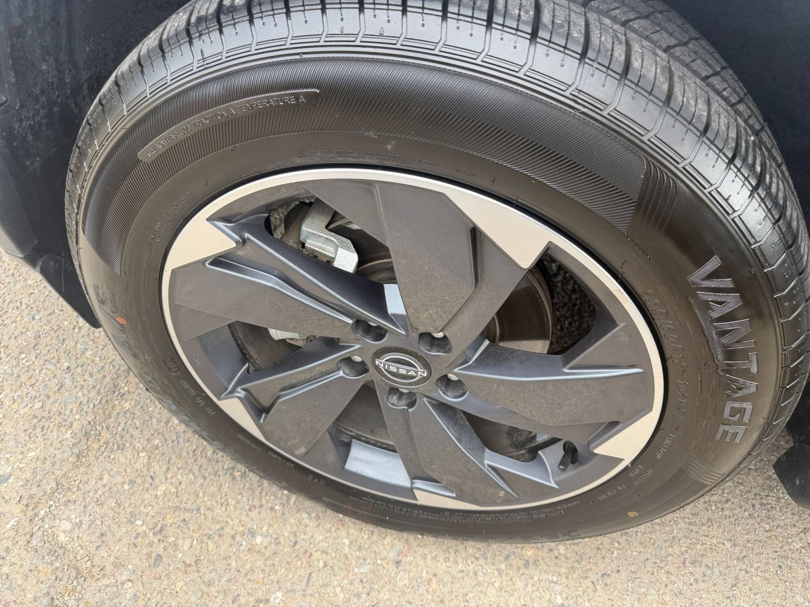 Used 2025 Nissan Rogue SV FWD image 32