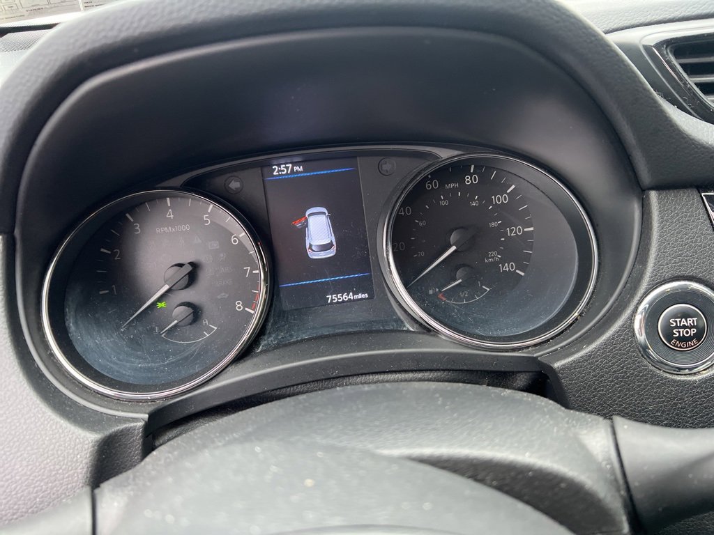 Used 2019 Nissan Rogue SV w/ Sun & Sound Touring Package image 5