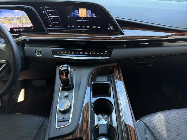 Certified 2023 Cadillac Escalade Premium Luxury w/ LPO, Radiant Package AWD/4WD image 32
