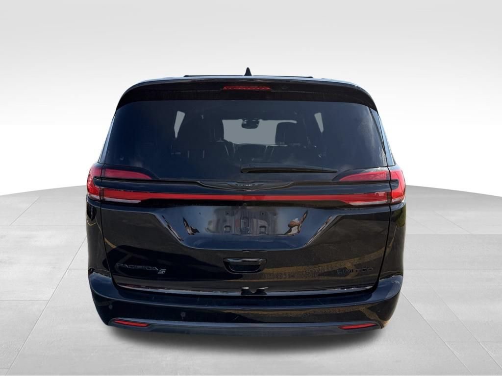 Used 2025 Chrysler Pacifica Limited FWD image 6