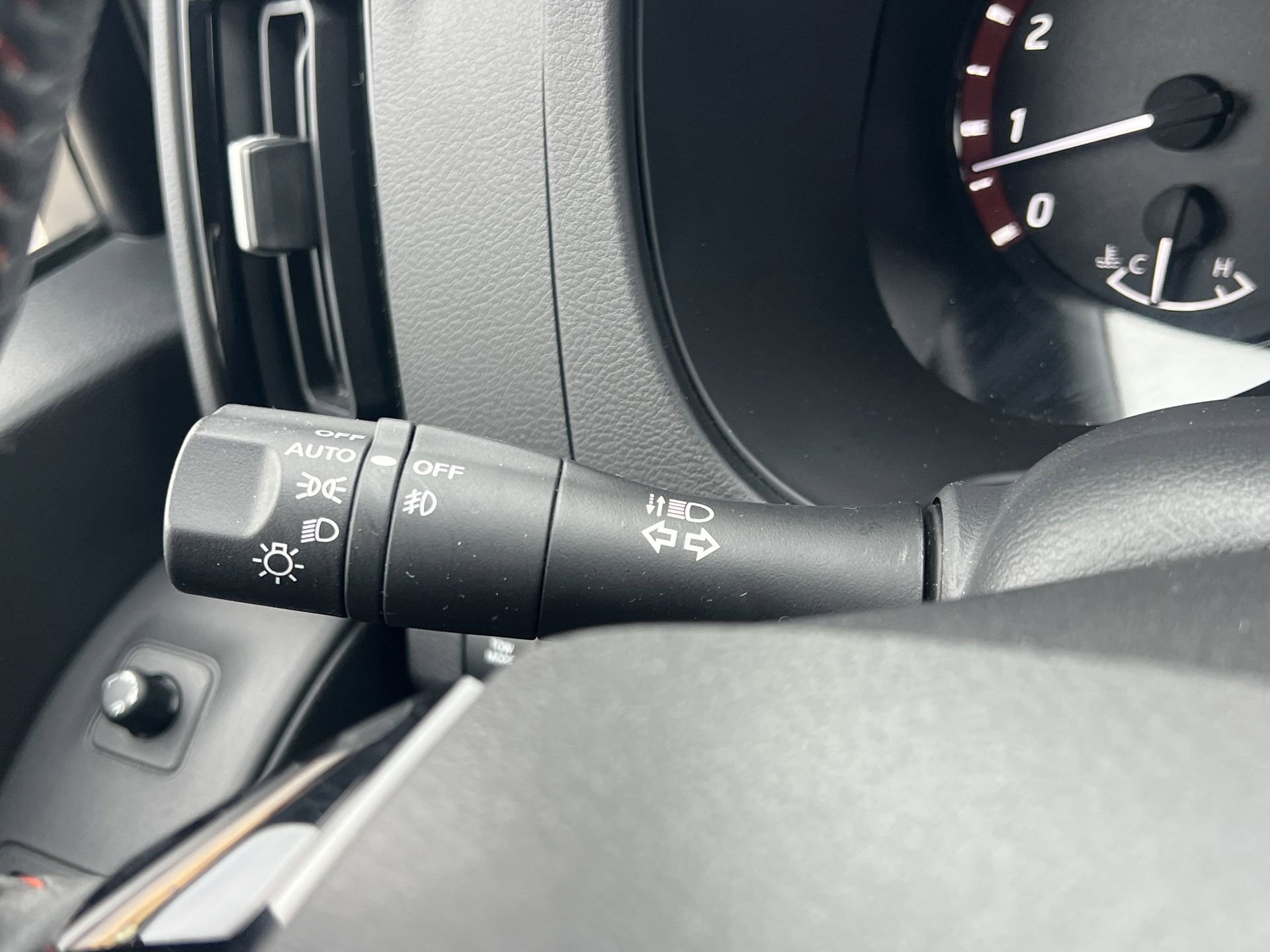 Used 2025 Nissan Frontier PRO-4X image 11