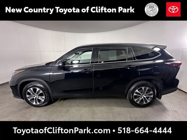 Used 2021 Toyota Highlander XLE AWD/4WD image 6