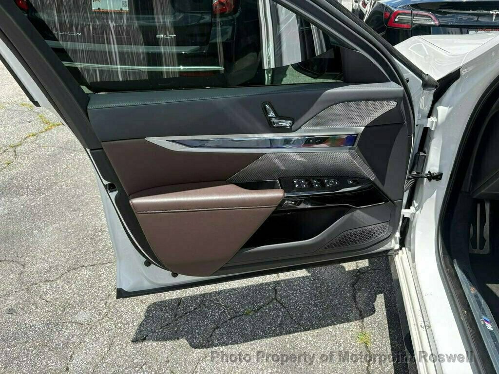 Used 2024 BMW i7 M70 w/ Premium Package AWD/4WD image 10