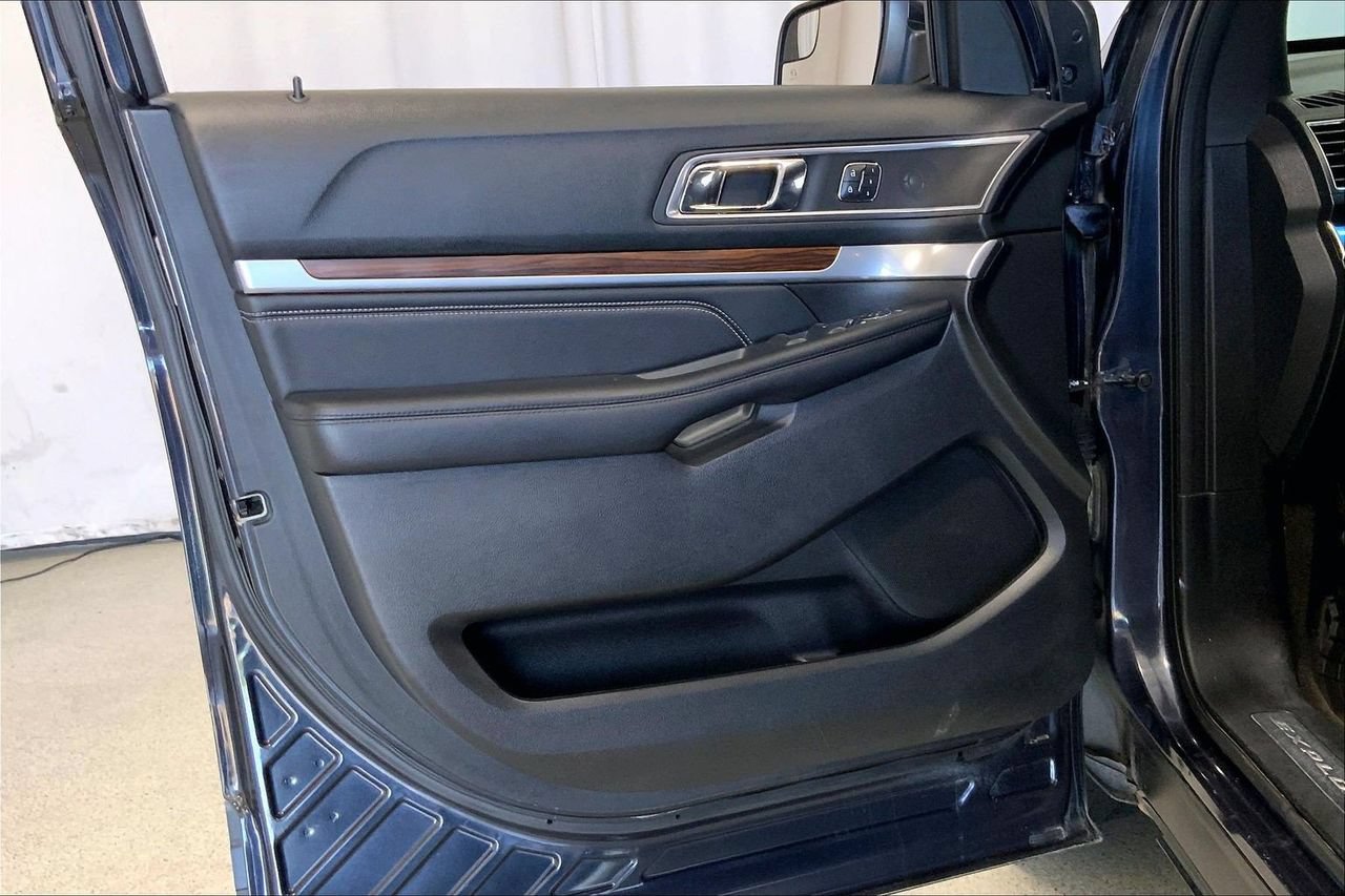 Used 2017 Ford Explorer Limited FWD image 25