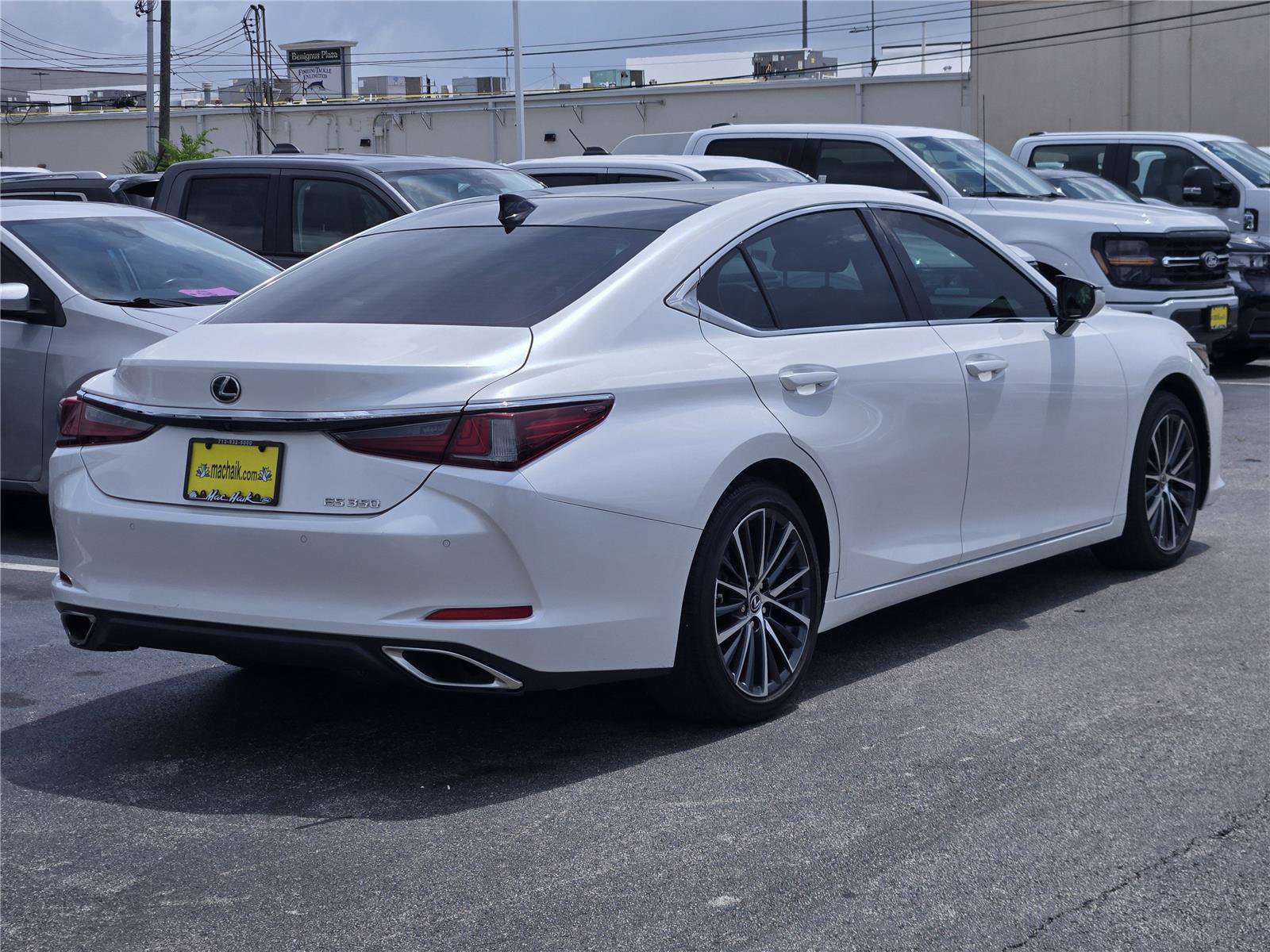 Used 2023 Lexus ES 350 w/ Premium Package FWD image 9