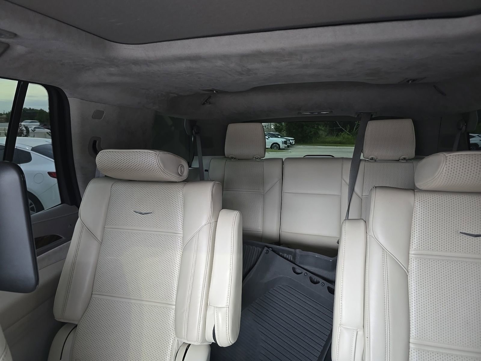 Used 2022 Cadillac Escalade Sport Platinum w/ LPO, ONYX Package AWD/4WD image 13