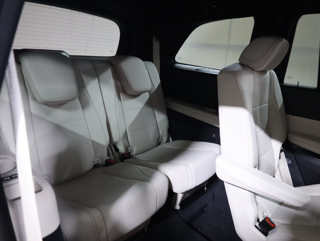 Used 2025 Mercedes-Benz GLS 450 4MATIC w/ AMG Line Exterior image 61
