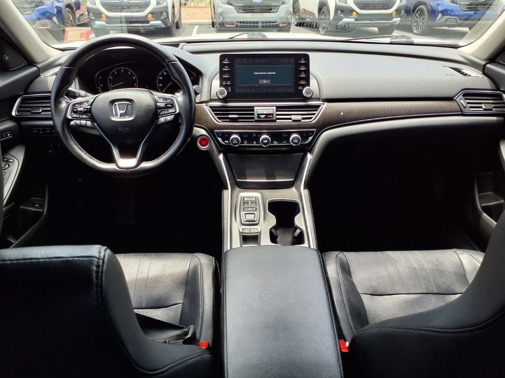 Used 2018 Honda Accord Touring image 2