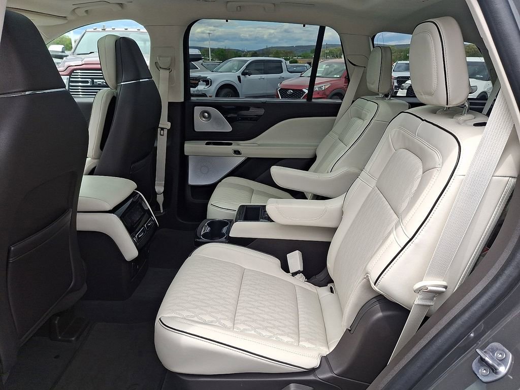 Certified 2023 Lincoln Aviator Black Label w/ Dynamic Handling Package AWD/4WD image 10
