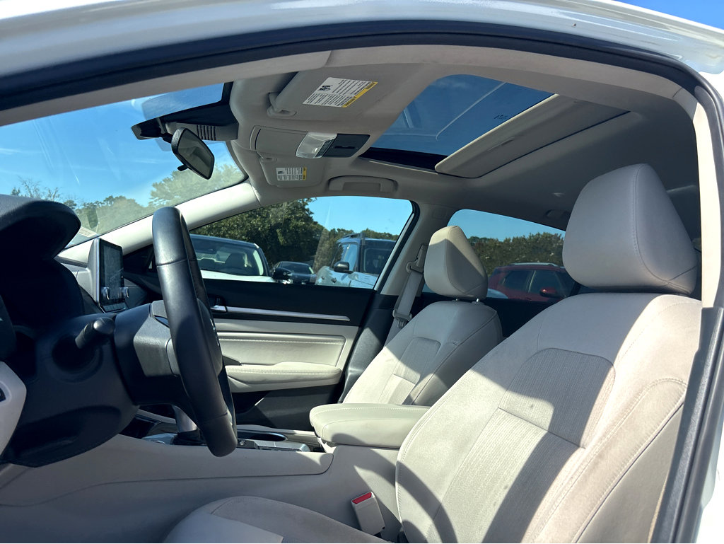 Used 2021 Nissan Altima 2.5 SV w/ SV Premium Package image 15