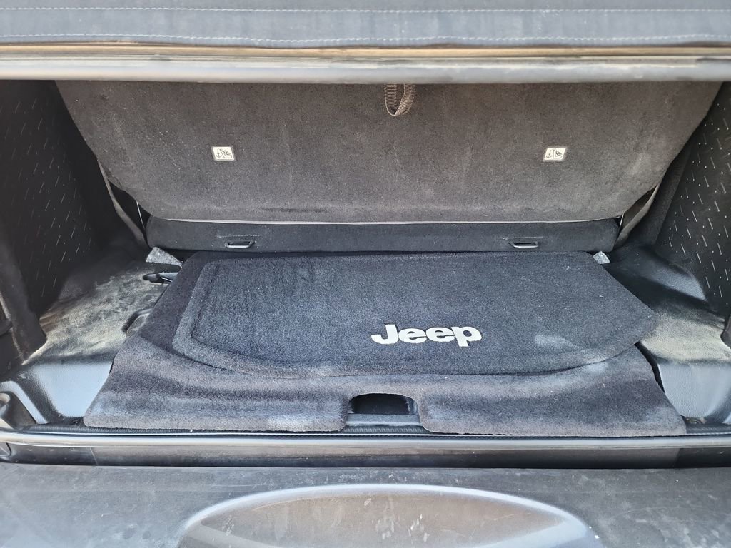 Used 2017 Jeep Wrangler Sahara w/ Connectivity Group image 36