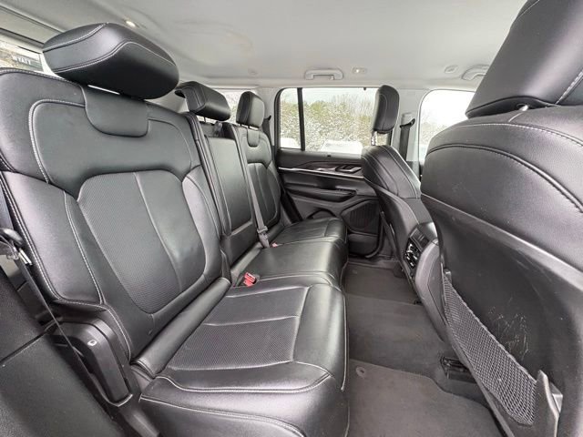 Used 2023 Jeep Grand Cherokee Limited w/ Luxury Tech Group II image 38