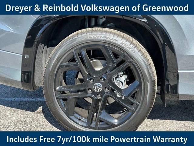 New 2025 Volkswagen Tiguan SE R-Line image 10