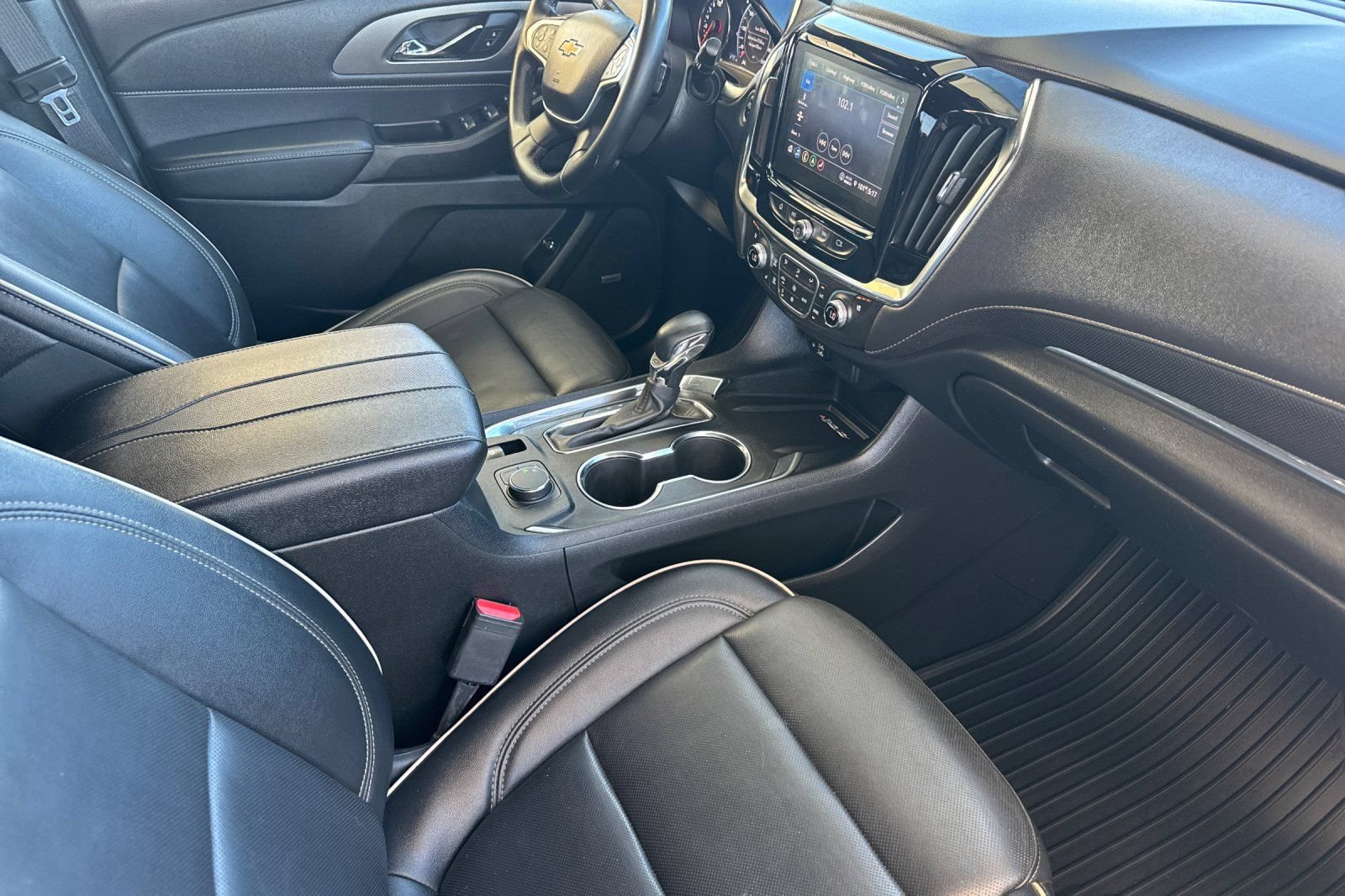 Used 2023 Chevrolet Traverse Premier FWD image 17