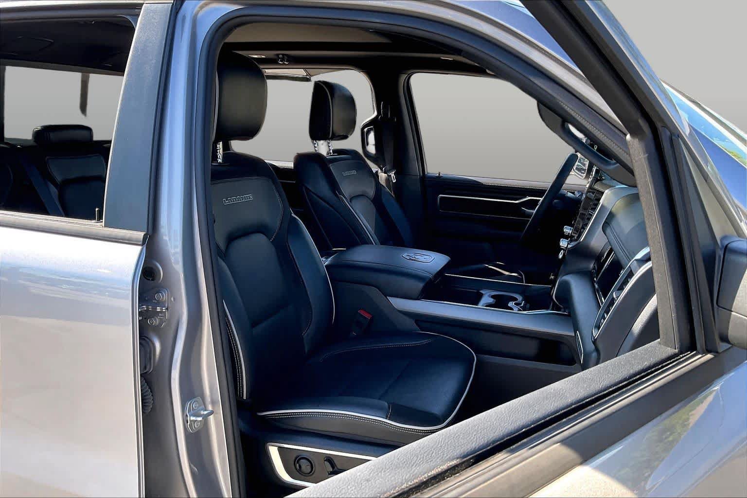 Used 2025 RAM 1500 Laramie w/ Night Edition AWD/4WD image 9