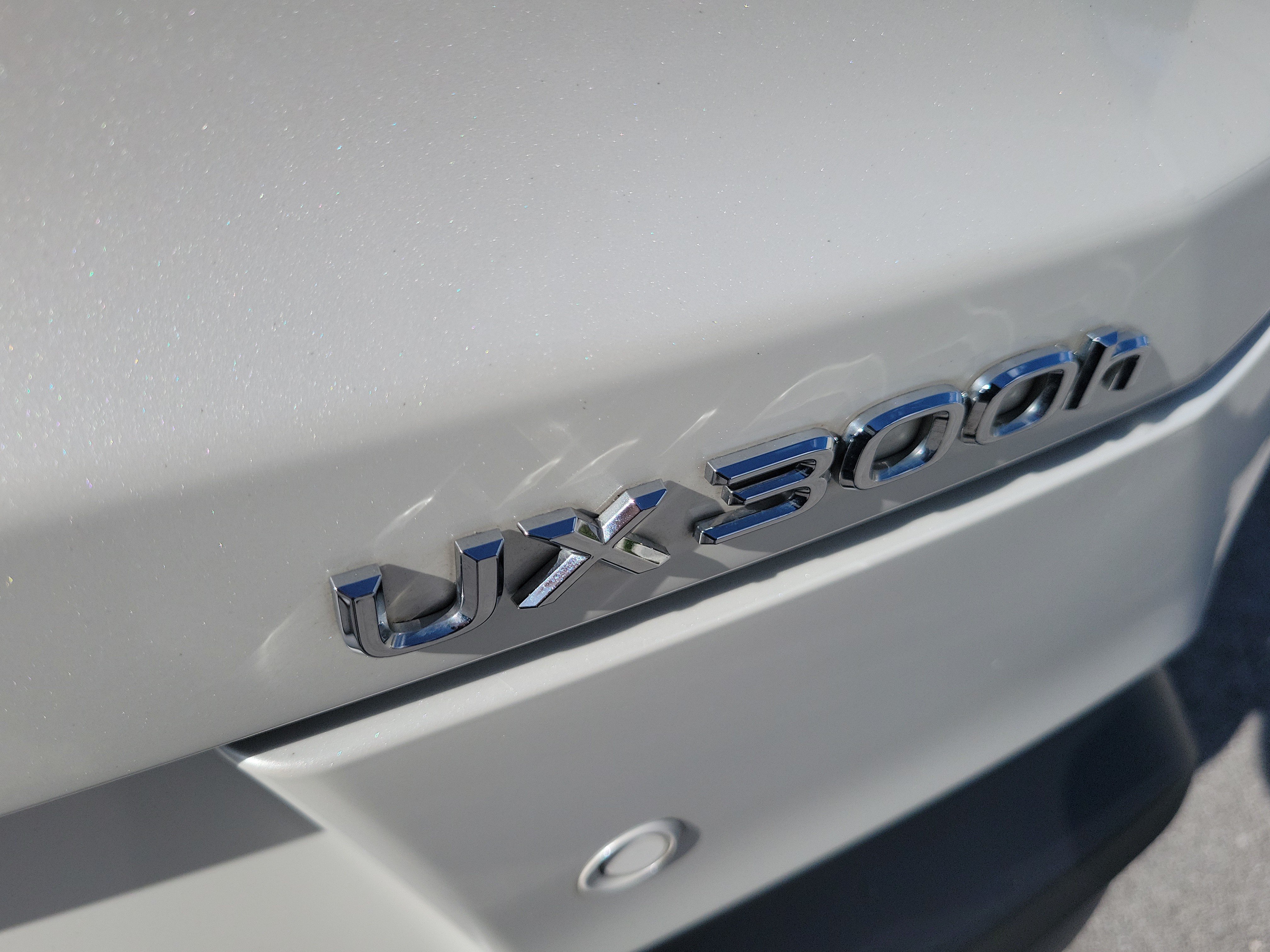 Used 2025 Lexus UX 300h FWD w/ Accessory Package (Z1) image 8