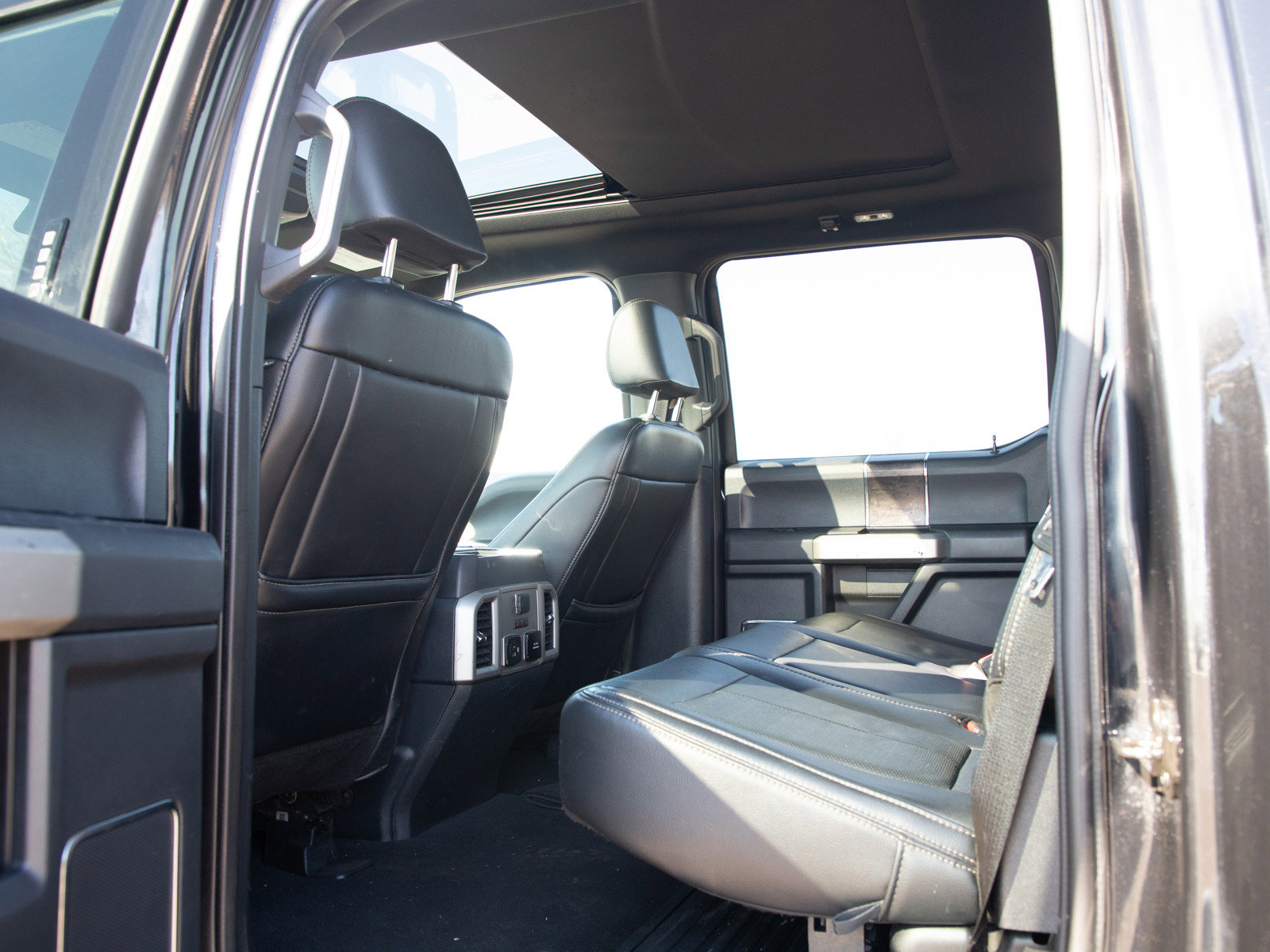 Used 2022 Ford F250 Lariat w/ Tremor Off-Road Package image 18