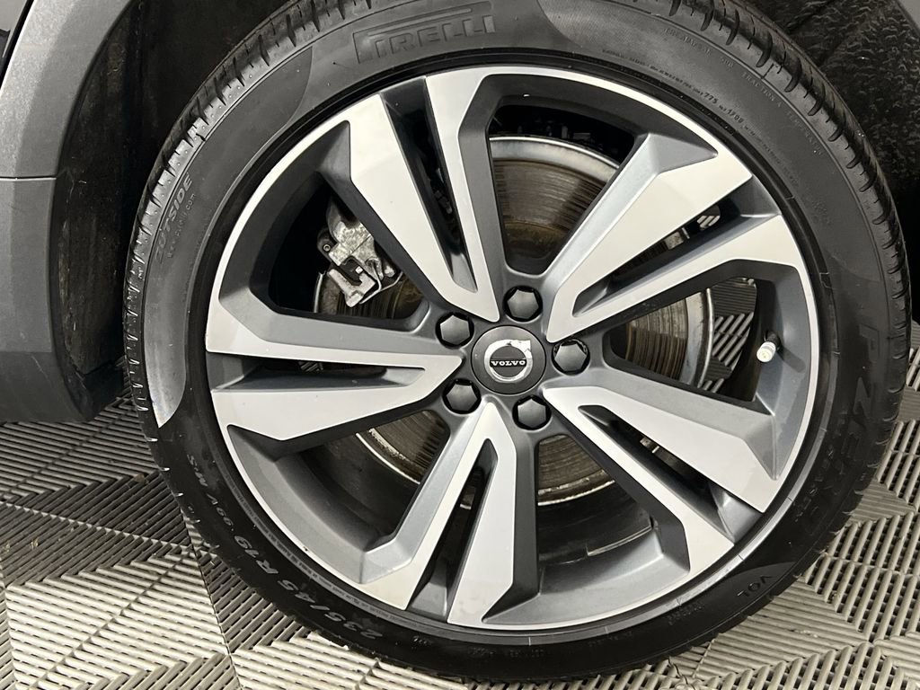 Certified 2024 Volvo V60 B5 Cross Country Plus w/ Protection Package Premier image 18