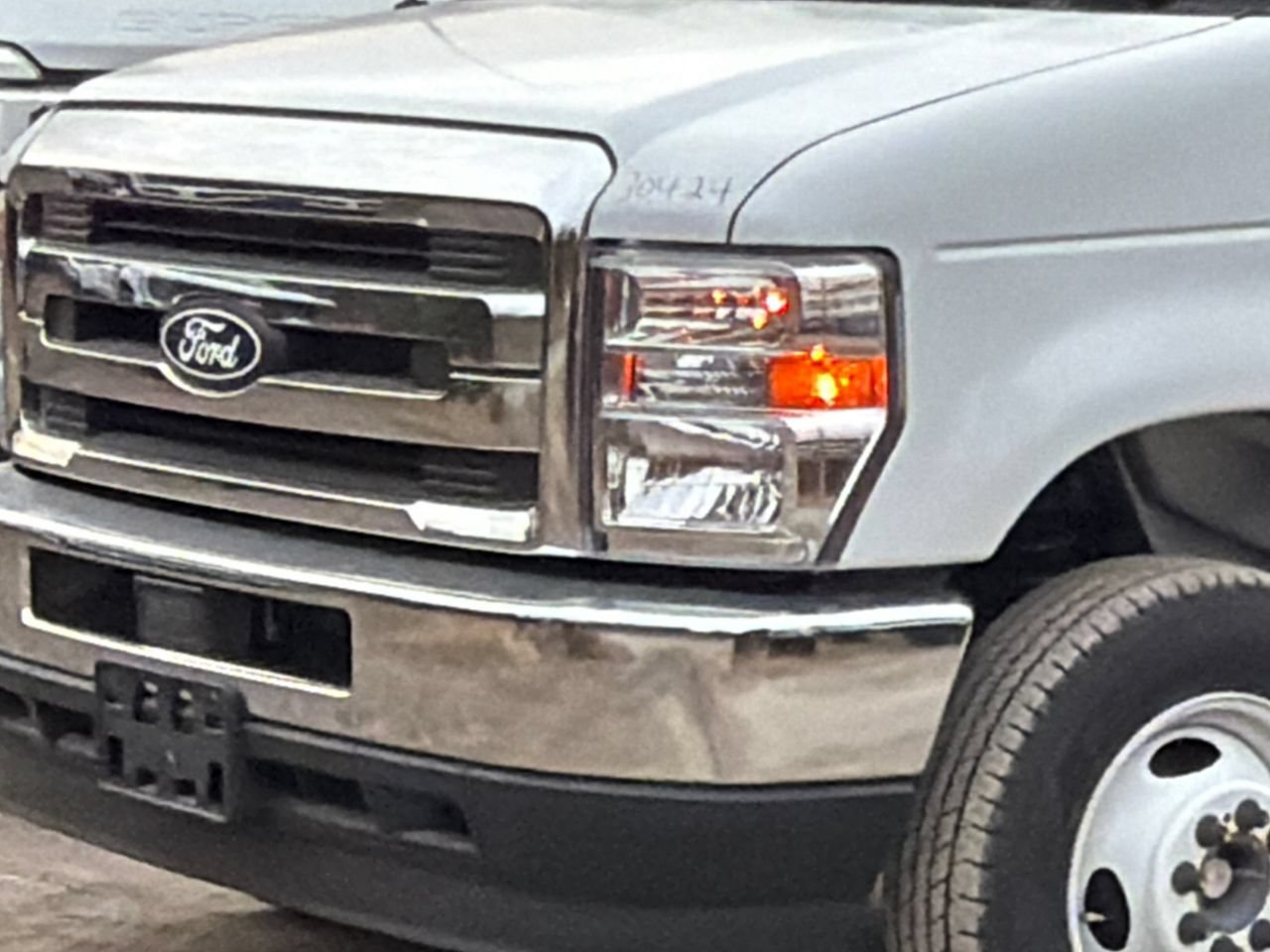 New 2026 Ford E-450 and Econoline 450 Super Duty w/ Power Equipment Group RWD image 2