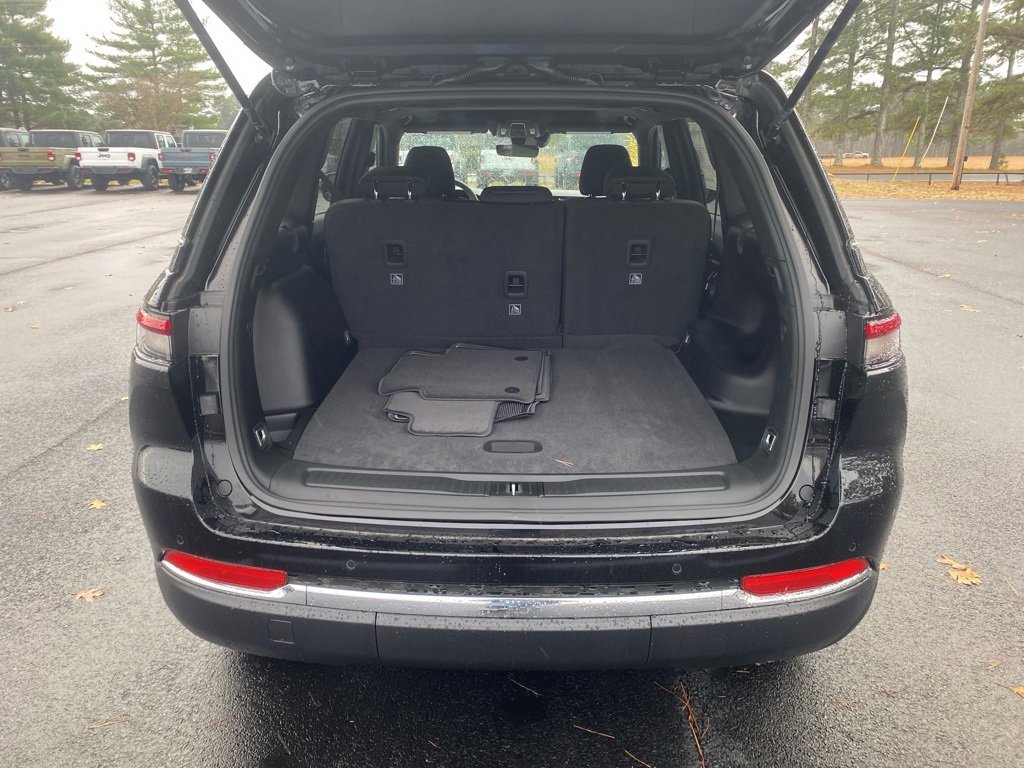 New 2025 Jeep Grand Cherokee Laredo X w/ Trailer Tow Package image 16